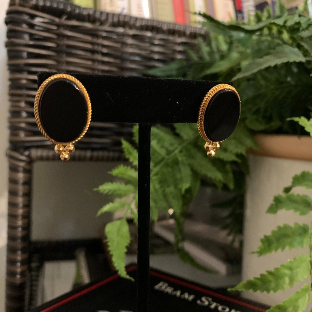 Oval Black Onyx Earrings in 22K Gold